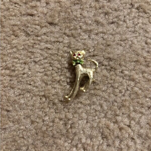 Head Moving Cat Gold Tone Brooch Pin